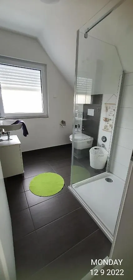 Gemuetliche Gaeste-/Messewohnung 350 M. Zur S-Bahn Rothenbach an der Pegnitz 0*,